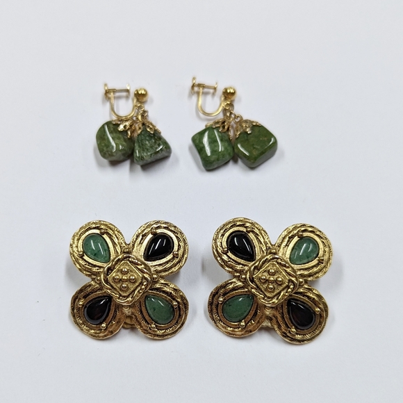 Vintage Jewelry Vintage Chic Gold Tone Green Stone Clipon Earrings